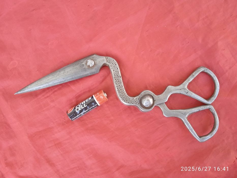 Қадимий қайчи сотилади