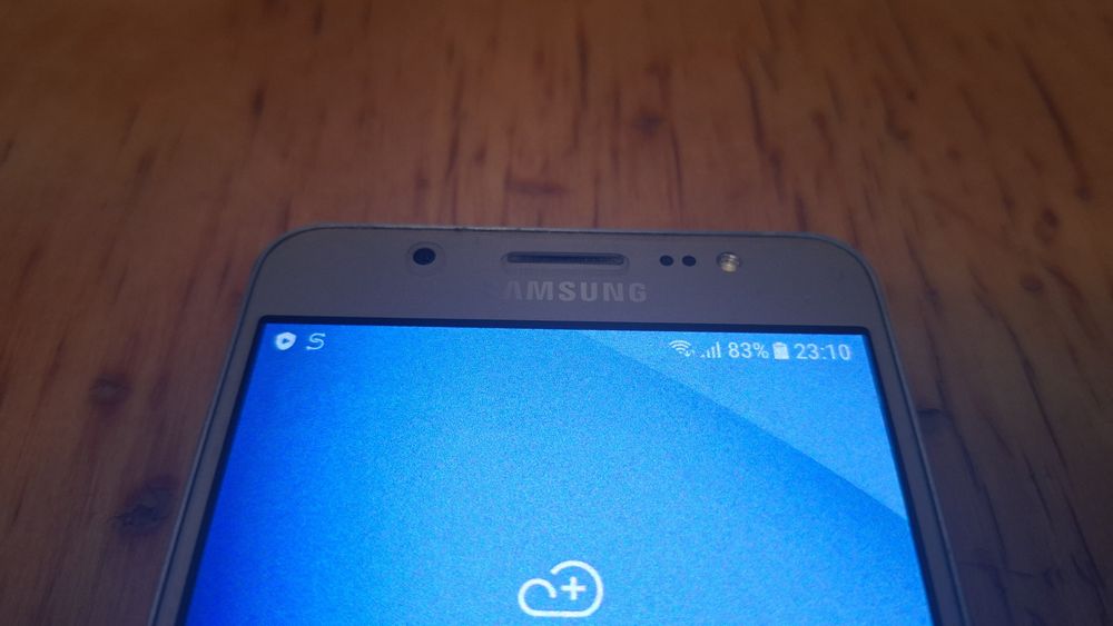 Смартфон Samsung j5