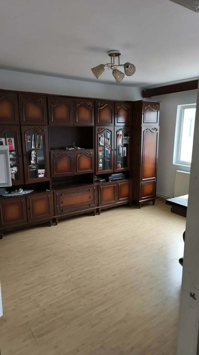 Vând apartament 3 camere decomandat