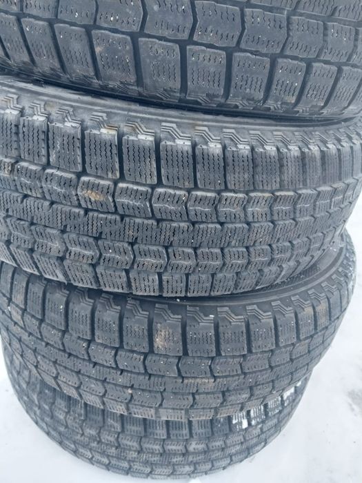 Продам резину Maxxis