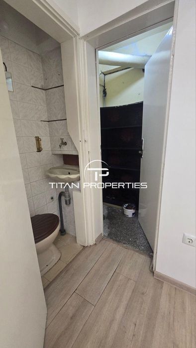 Дава се под наем Офис в Пловдив, Централна гара - 12 кв.м за 199.41 € - Снимка #1