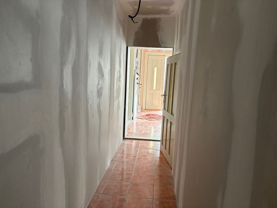 Vând casă sau schimb cu un apartament plus diferență