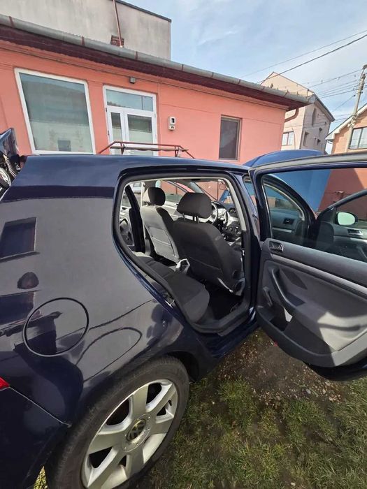 Vand VW Golf5 in stare foarte buna! Pret negociabil
