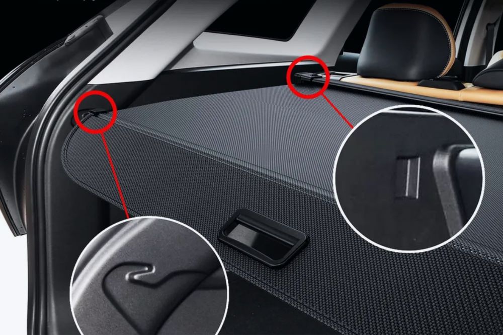 Шторка багажника  на Mazda Tribut