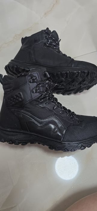 Продам Ботинки зимние