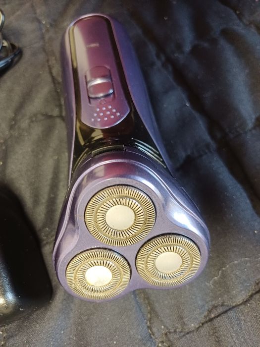 Aparat de ras barbati