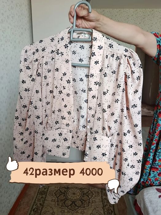 Женская кофта и платья