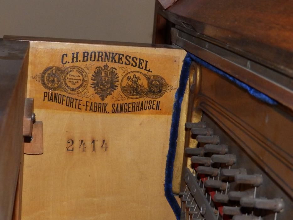 музикални инструменти - пиано