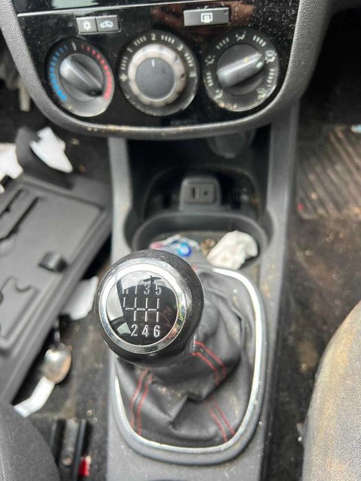 Dezmembrez opel corsa d fl 1.3cdti cod A13DTR cutie 6 trepte