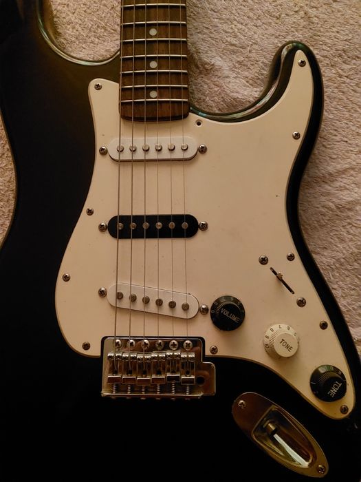 Продам электрогитару