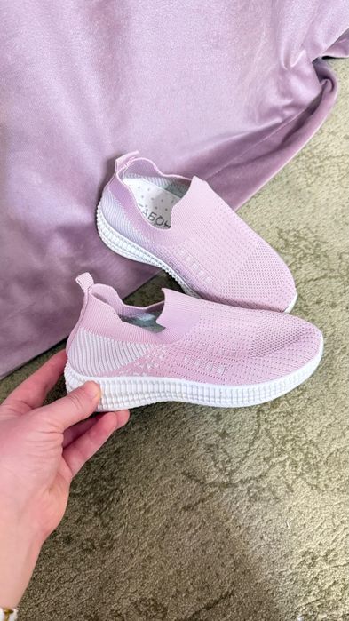 Продам летние кроссовки