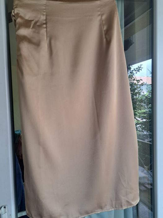 Superbă fustă damă saten bej/ auriu, Sinsay ( M)