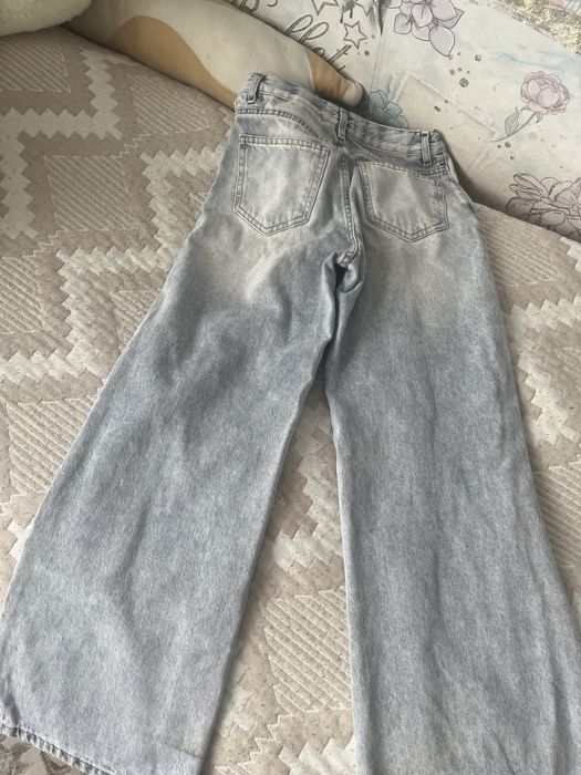 Продам джинсы на девочку