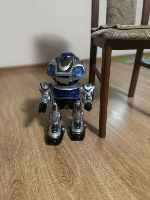 Продам робота (игрушка)