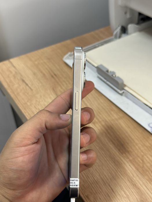 iPhone 15 pro  Titanium White
