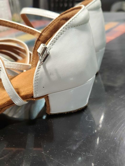 Обувки за танци бели-балеринки номер 30