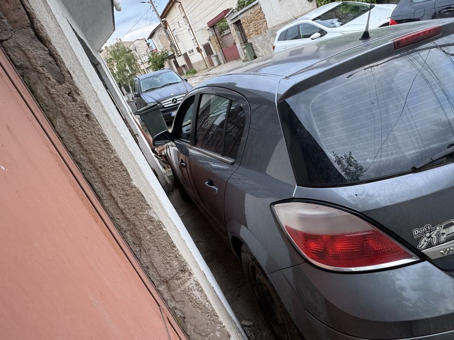 Opel astra H 1.7 101 2005година