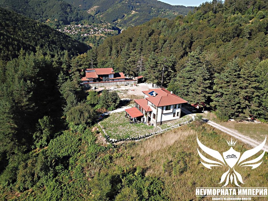 Под наем двуетажна къща за гости в село Мостово обл.Пловдив