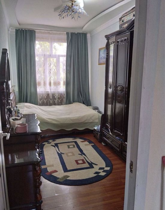 Чиланзар 21 квартал , работающие люди или семья