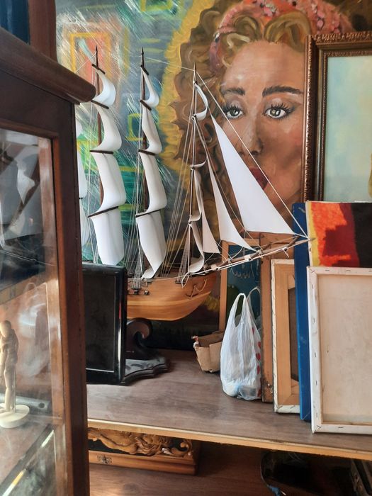 Картины, статуэтки, подсвечники