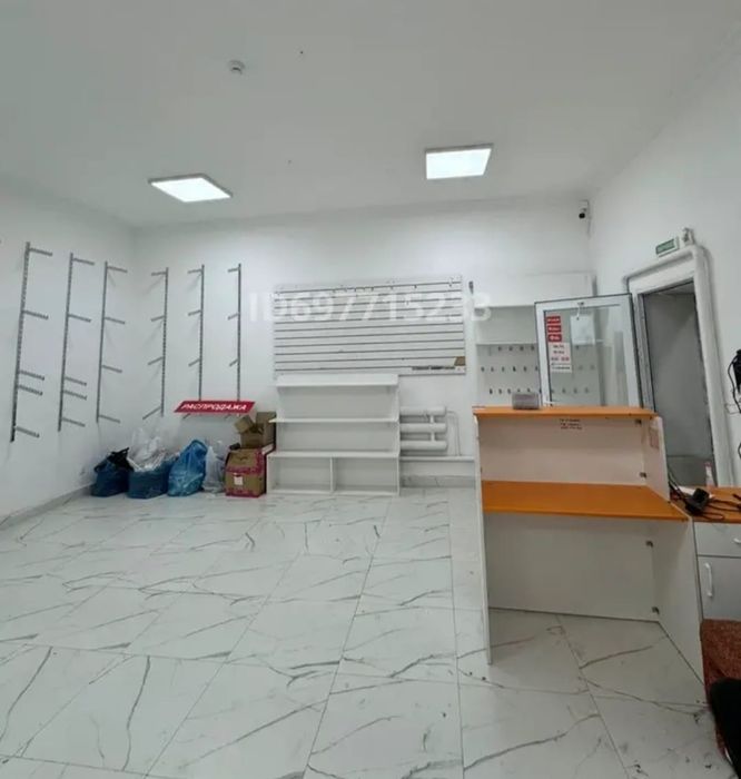 СРОЧНО Продаю полки/витрины и эконом панели