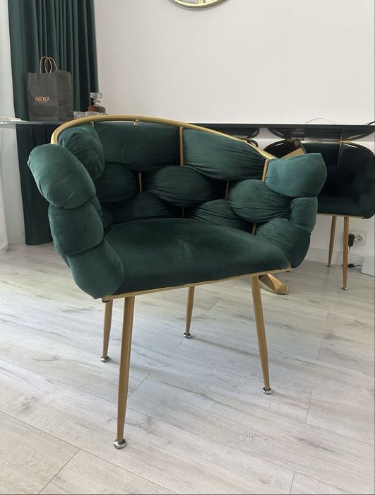 Scaune verde smarald