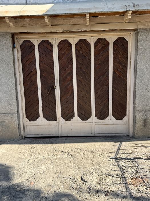 Darvoza sotiladi razmeri eni 2.30x2.10 boʻyi