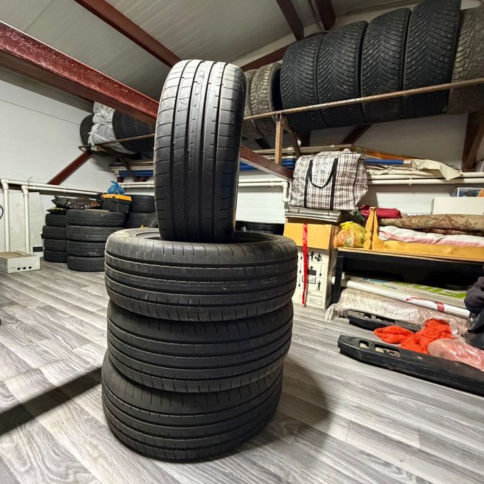 Продам резина б/у на тойата 200