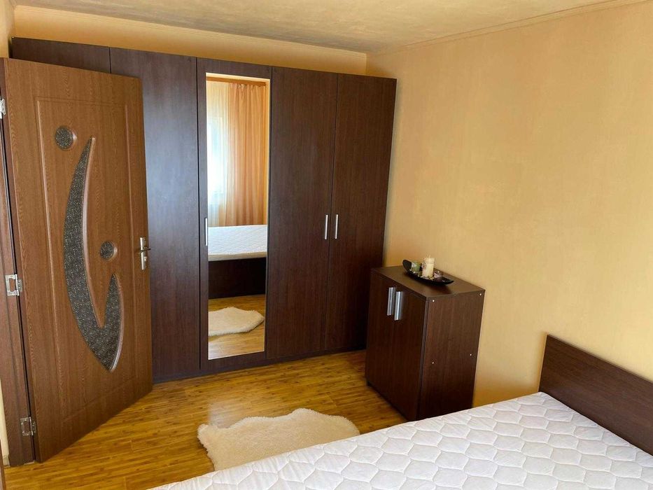 Vand ap cu 2 camere, zona f buna si linistita!