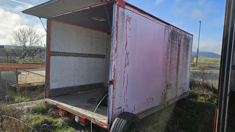 Фургон термоизолиран с плъзгащи врати