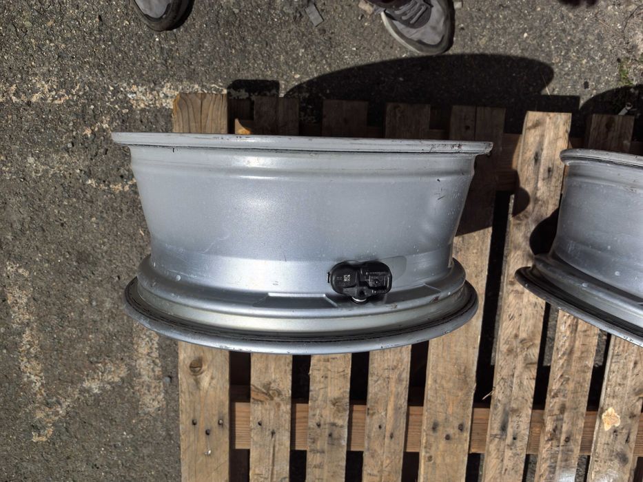 16 цола 5 х 114,3 мм Тойота Аурис - 6,5 Инча / ЕТ 45 - Само 2 броя