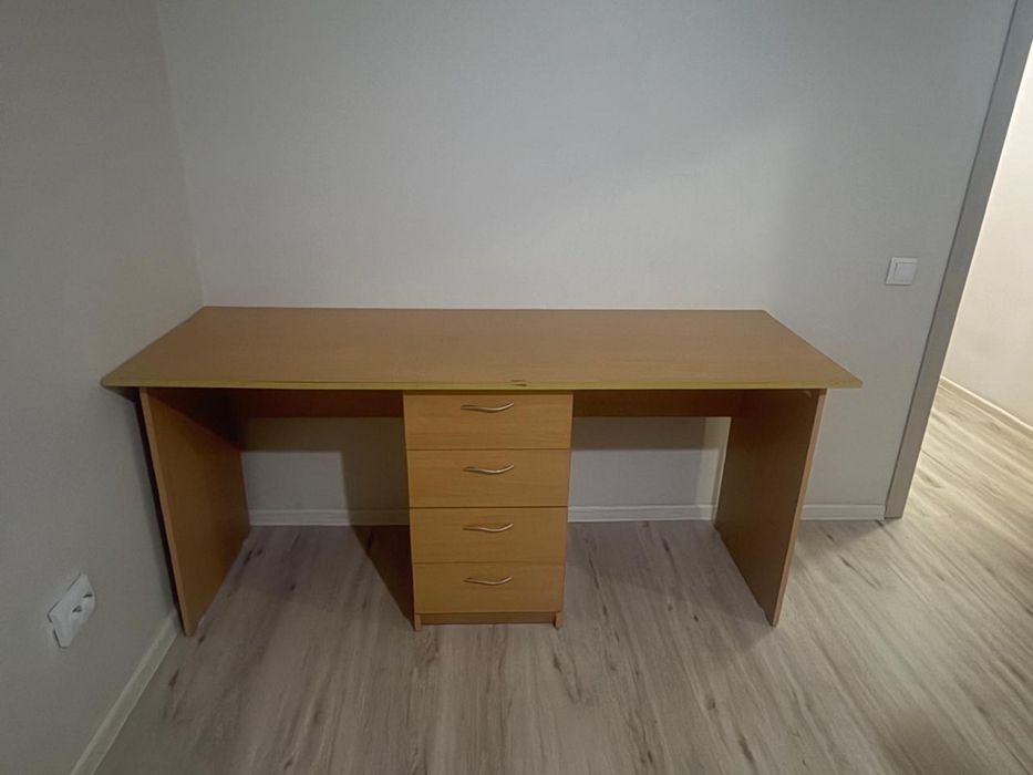 Срочно продам стол