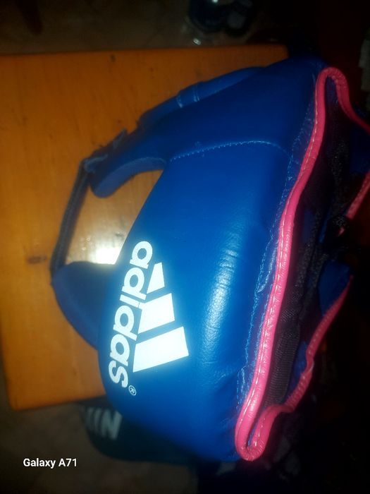 Продам перчатки и шлем Срочно