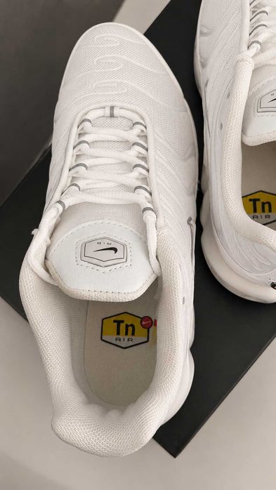 Nike Air Max Tn Plus Triple White - Оригинални Дамски Обувки