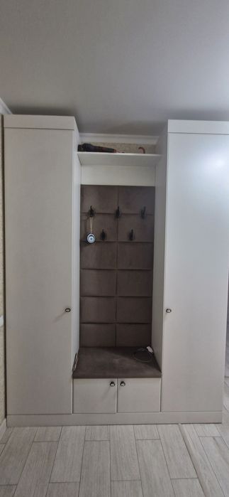 Прихожая белая в отличном состоянии