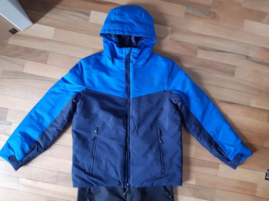 Vând geacă şi pantaloni schi copii