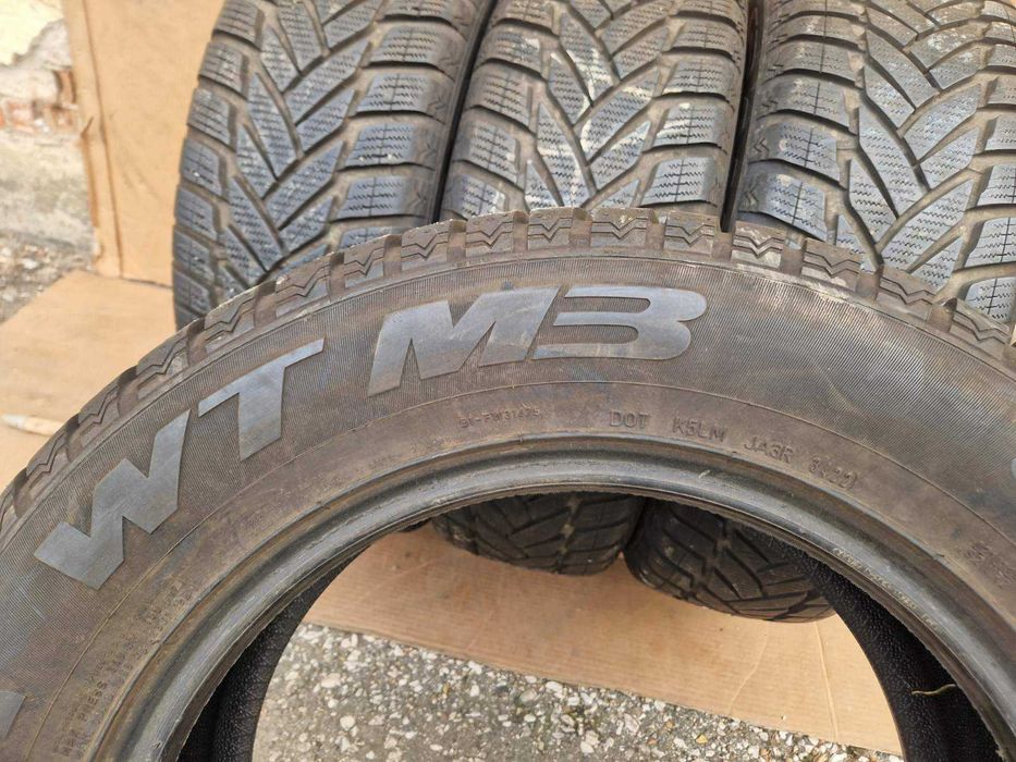 4 броя Dunlop R18 235/65
Зимни гуми 
DOT3422