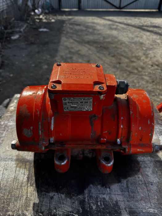 Вибромотор для вибростола