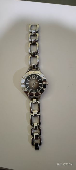 Два прекрасни дамски часовника