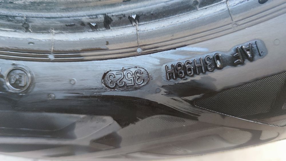 Продавам 4 бр. ПОЧТИ НОВИ гуми Continental 215/60/17 летни DOT 3523