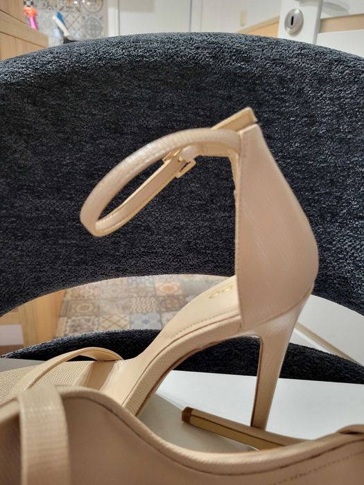 Високи сандали Aldo 38