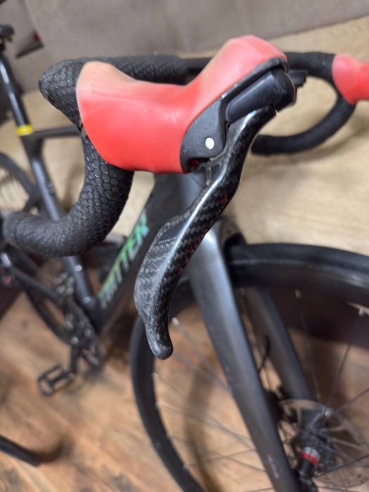 Twitter R10 carbon