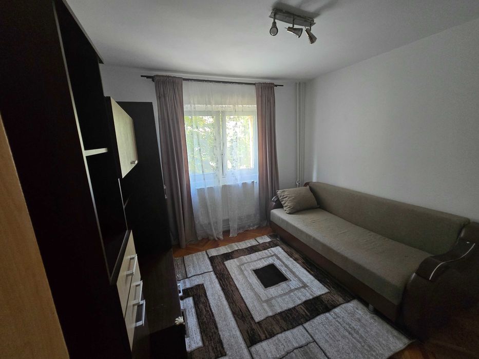 3 camere | semidecomandat | etaj 2 | 2 băi | centrală | bloc anvelopat | renovat recent