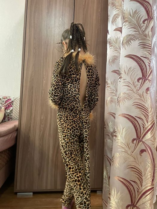 Продам костюмы для девочек