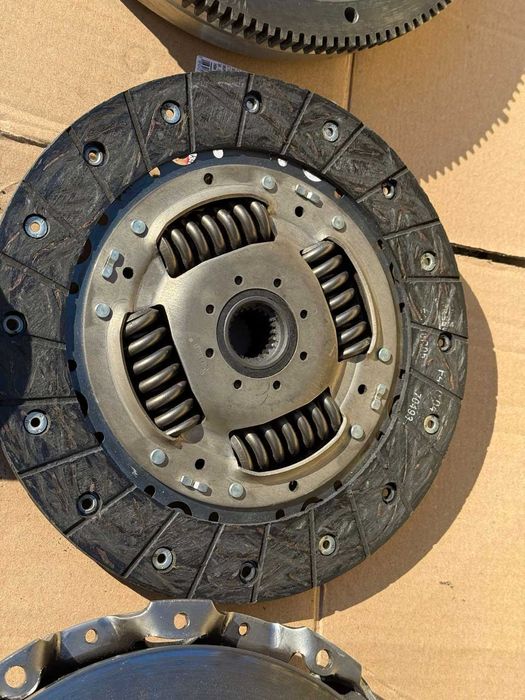 Съединител и маховик комплект