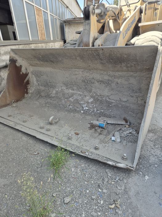 Фронтальный погрузчик