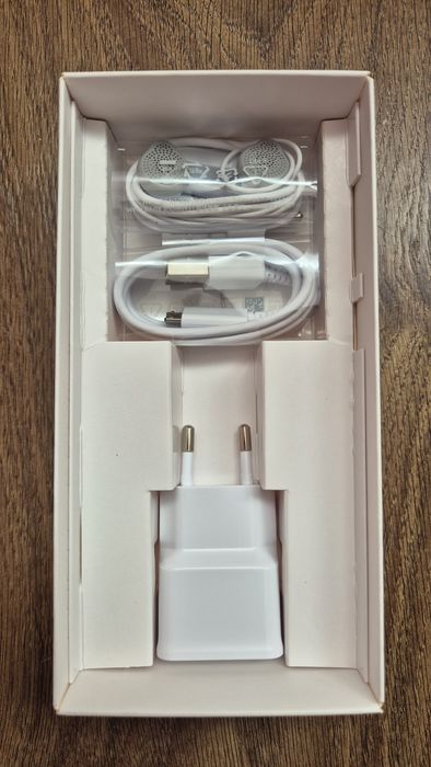 Samsung Galaxy A10 – чисто нов, пълен комплект