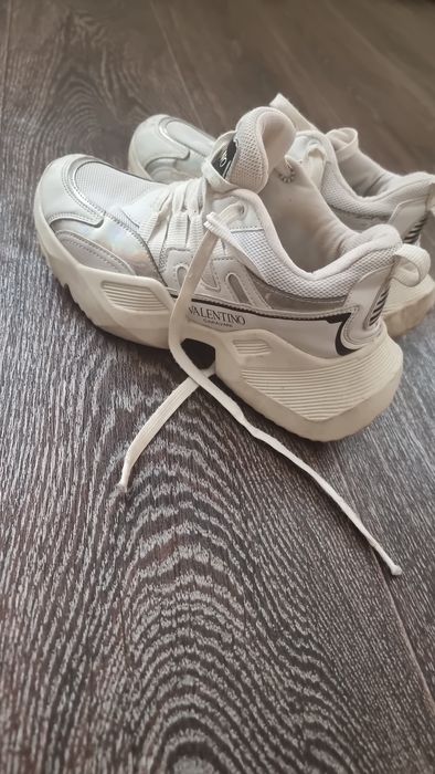 Белые кроссовки  37 размер (36-37)