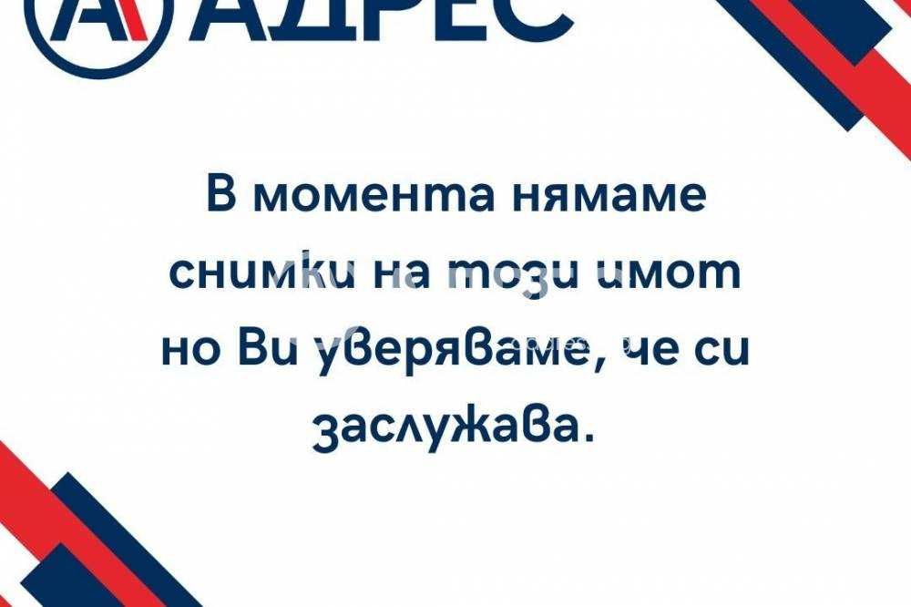 Двустаен апартамент в ж.к. "Орел", на нисък етаж