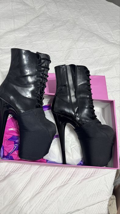 Продам стрипы 38 размер , б/у, тройка